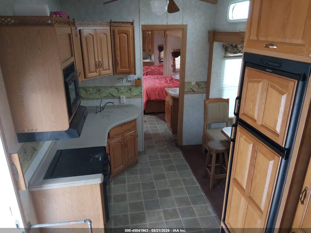 4YDF3682X4D510135 2004 KEYSTONE 3685FL photo no. 8