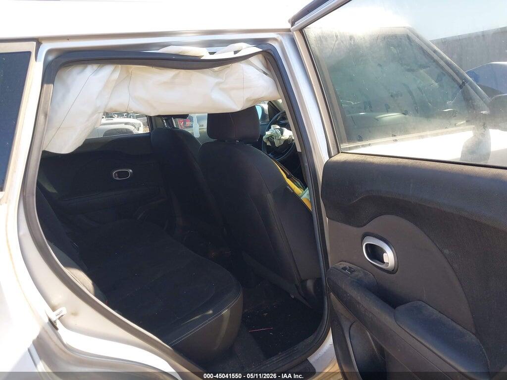 KNDJN2A27H7415093 2017 KIA SOUL photo no. 8