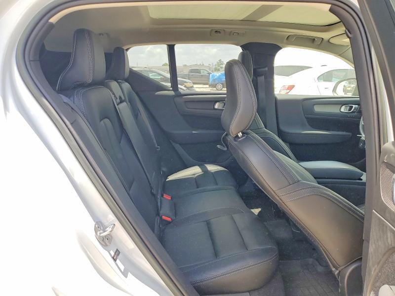 2023 VOLVO XC40 ULTIMATE — Фото 11 из 13
