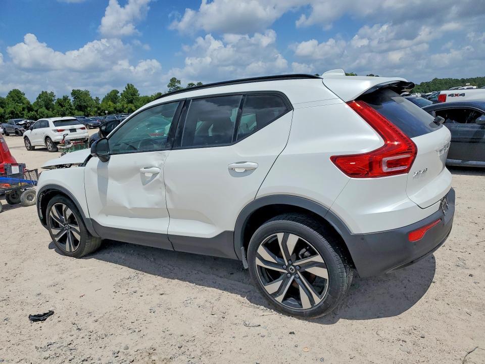 2023 VOLVO XC40 ULTIMATE — Фото 2 из 13
