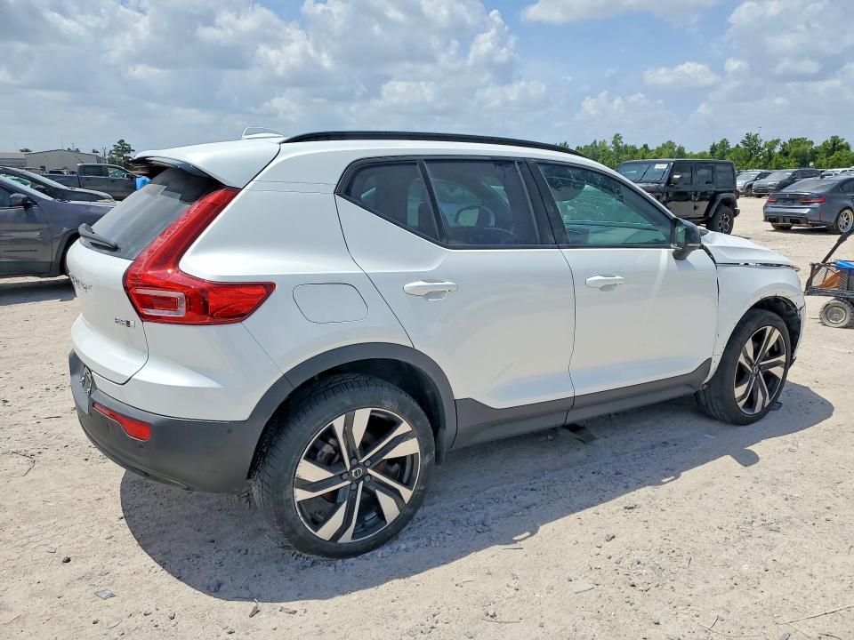 2023 VOLVO XC40 ULTIMATE — Фото 3 из 13