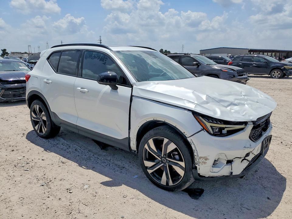 2023 VOLVO XC40 ULTIMATE — Фото 4 из 13