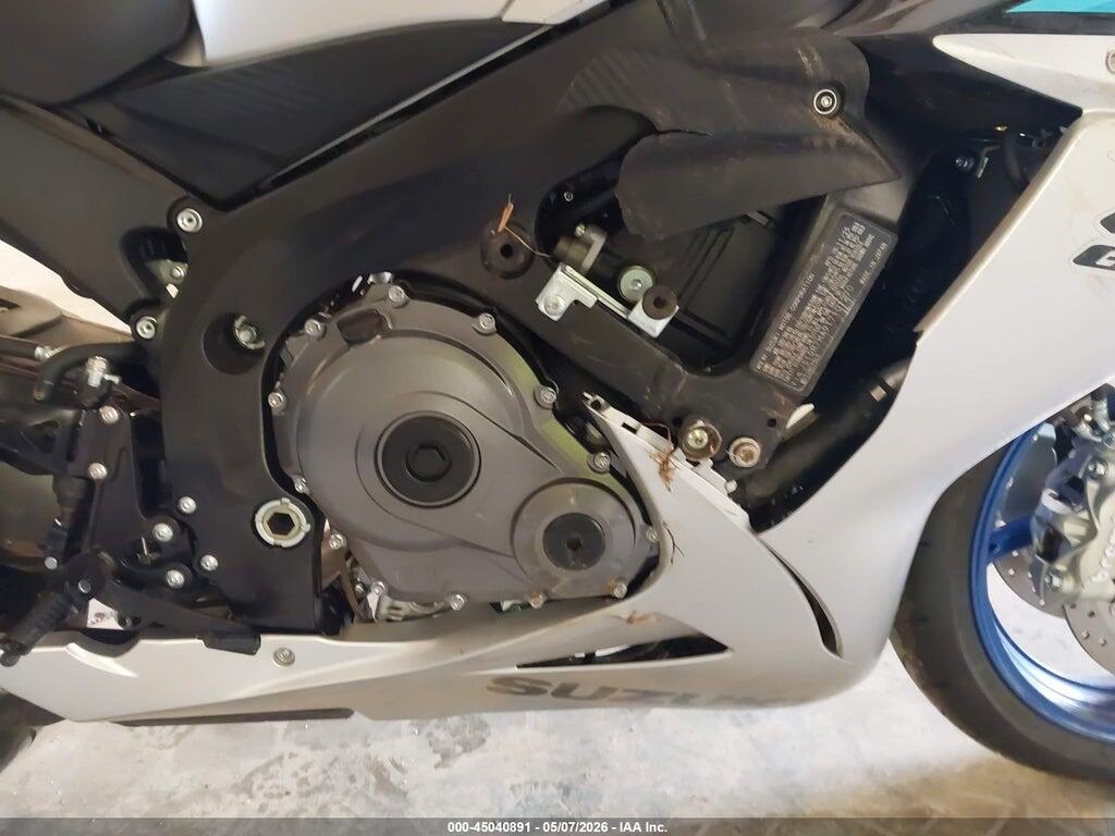 JS1GR7MA9T7101270 2026 SUZUKI GSX-R750 photo no. 8