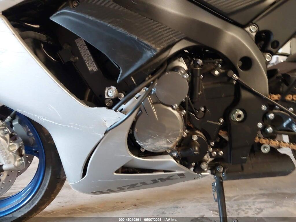 JS1GR7MA9T7101270 2026 SUZUKI GSX-R750 photo no. 9