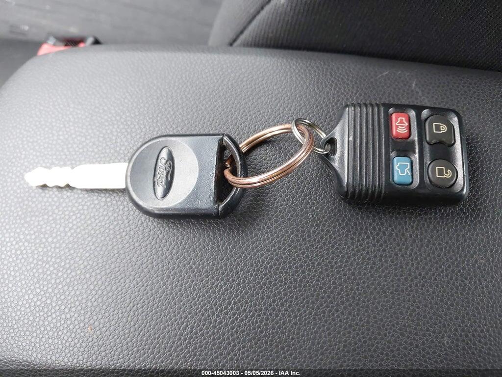 1FAHP35N98W227335 2008 FORD FOCUS photo no. 11