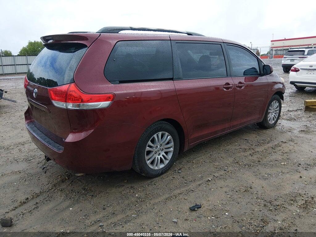 5TDYK3DC2DS371117 2013 TOYOTA SIENNA photo no. 4