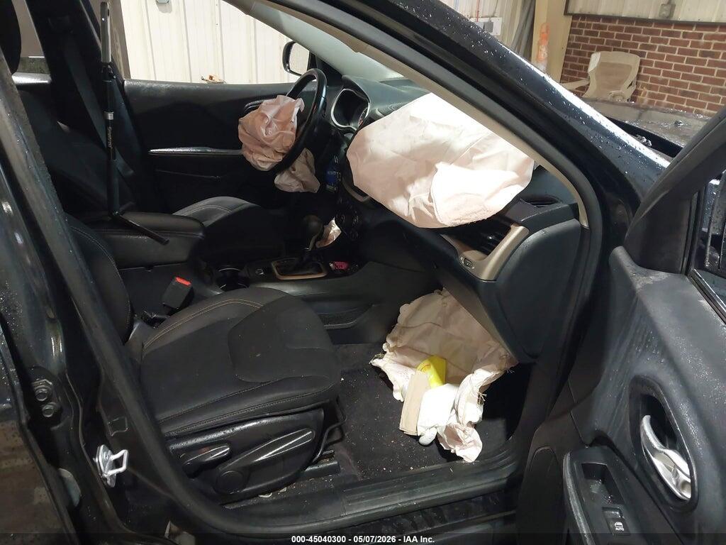 1C4PJLCB7GW336469 2016 JEEP CHEROKEE photo no. 5