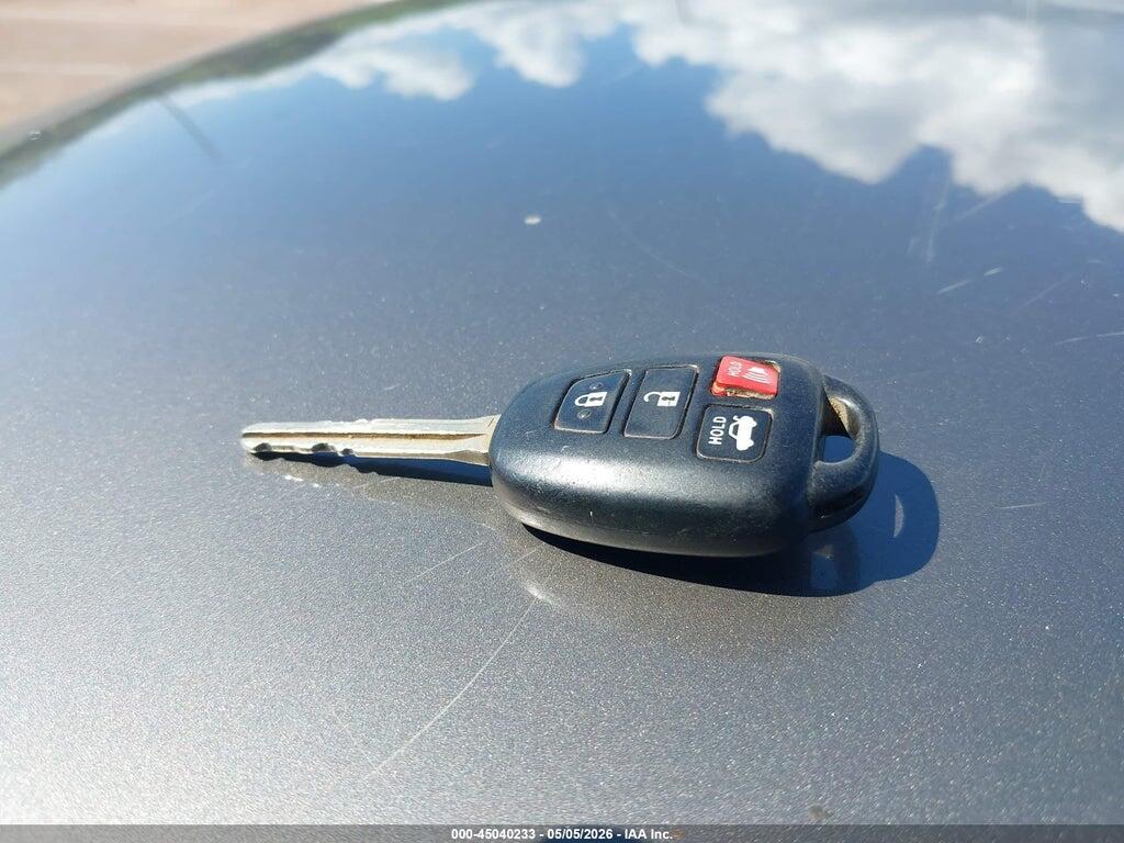 5YFBURHE5JP776939 2018 TOYOTA COROLLA photo no. 11