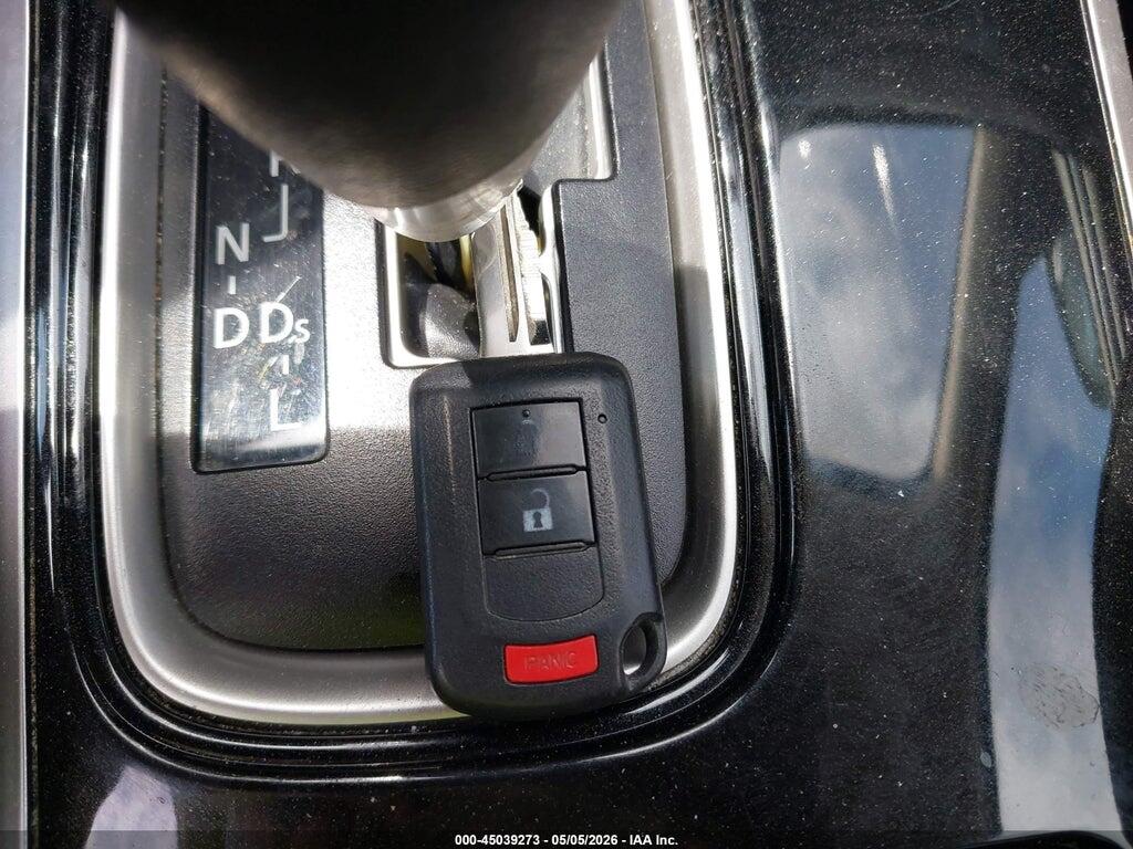 JA4AZ3A33LZ048722 2020 MITSUBISHI OUTLANDER photo no. 11