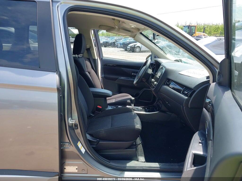 JA4AZ3A33LZ048722 2020 MITSUBISHI OUTLANDER photo no. 5