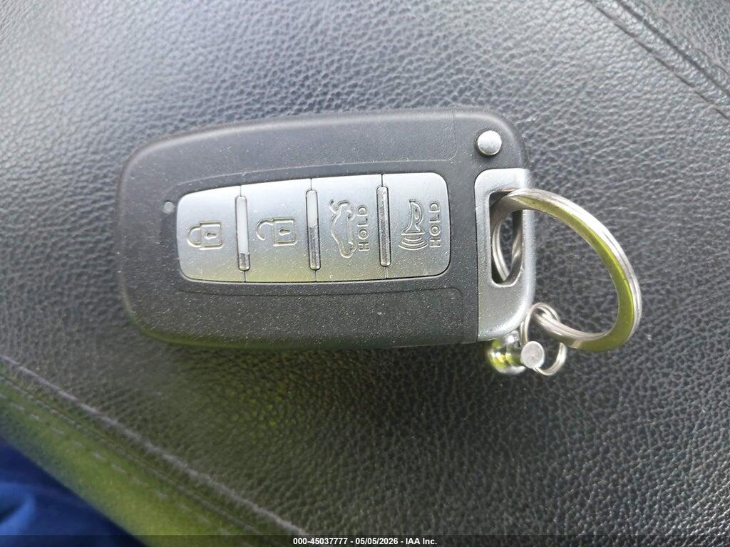 5NPEC4AC7BH235255 2011 HYUNDAI SONATA photo no. 11