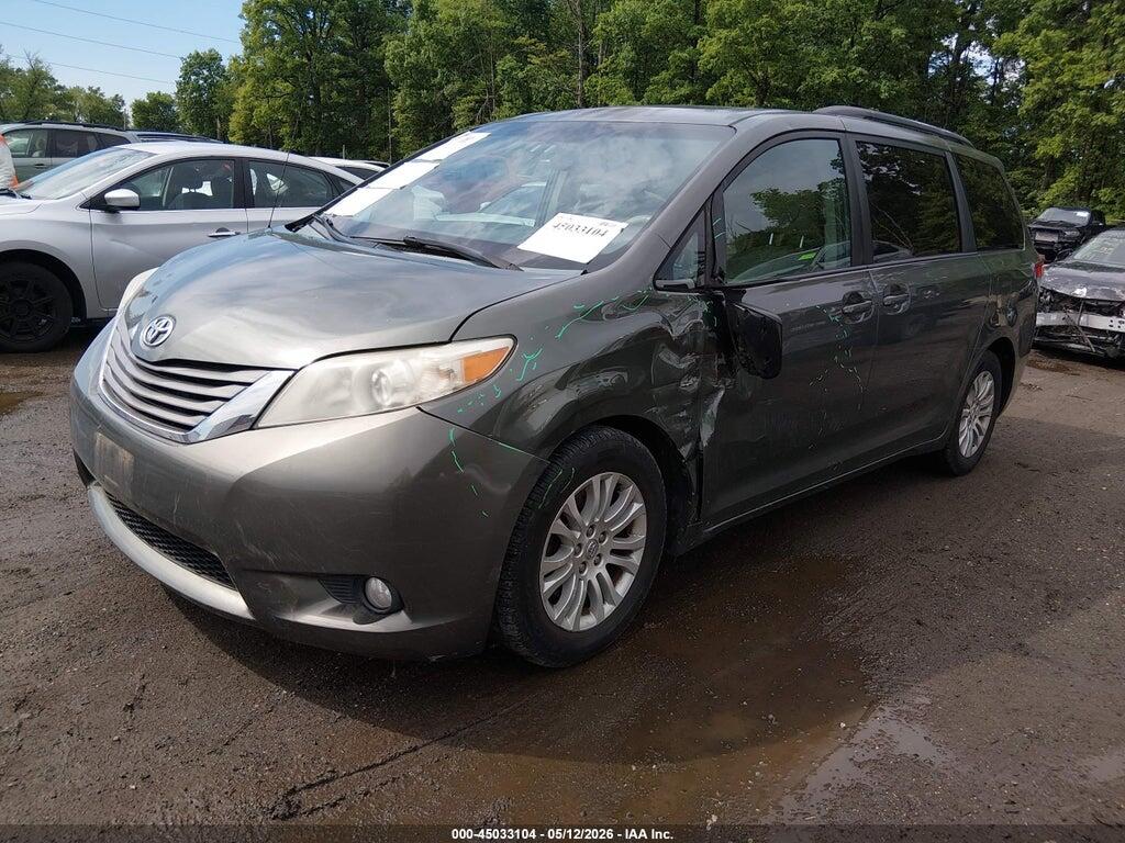 5TDYK3DC5DS317763 2013 TOYOTA SIENNA photo no. 2