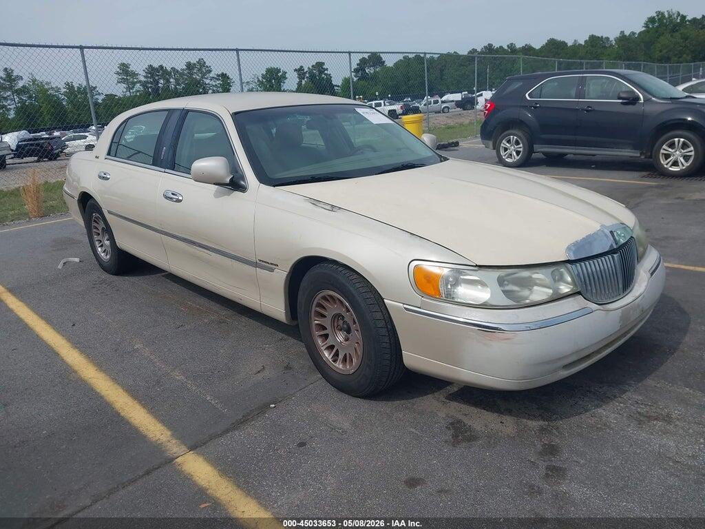 1LNHM85W22Y666117 2002 LINCOLN TOWN CAR photo no. 1
