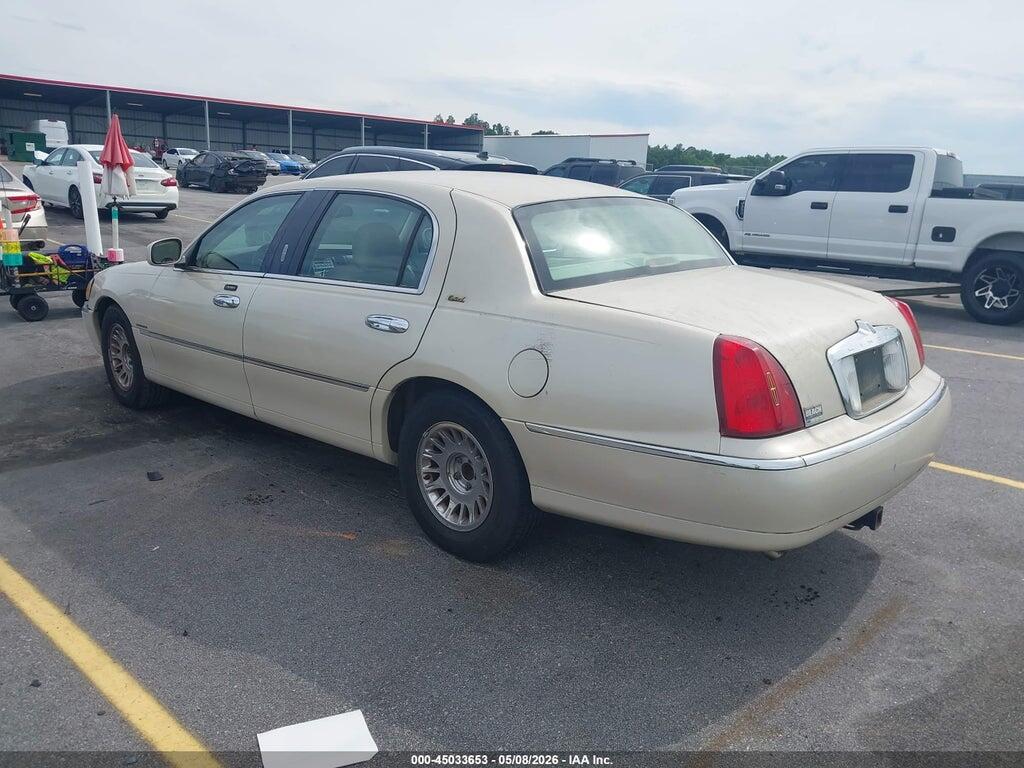 1LNHM85W22Y666117 2002 LINCOLN TOWN CAR photo no. 3