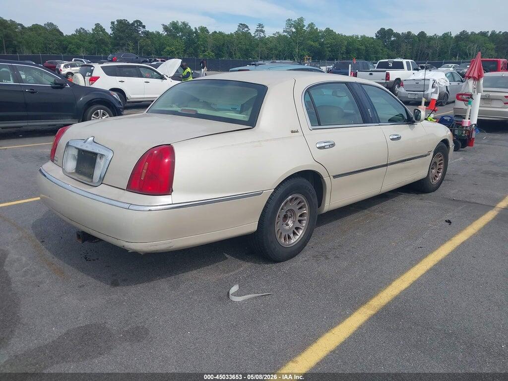 1LNHM85W22Y666117 2002 LINCOLN TOWN CAR photo no. 4