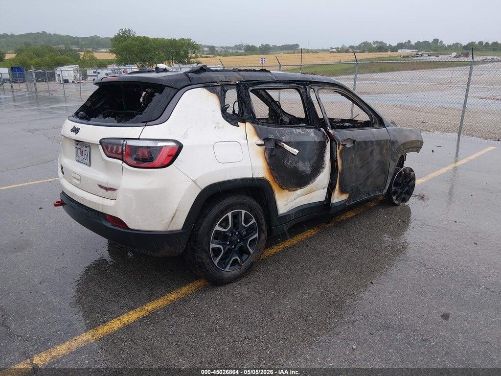 3C4NJDDB9KT688298 2019 JEEP COMPASS photo no. 4