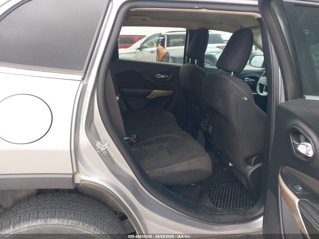 1C4PJLCB3HW640674 2017 JEEP CHEROKEE photo no. 8