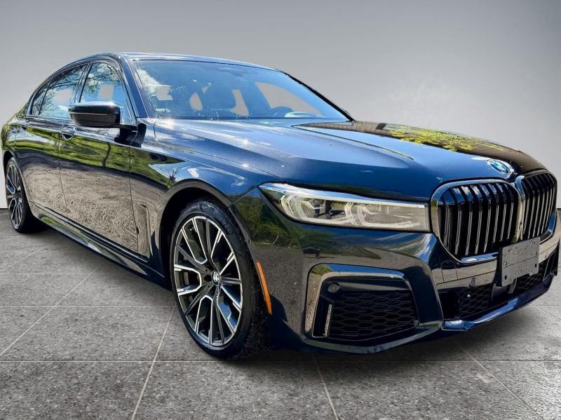 2022 BMW 740 XI — Фото 2 из 14
