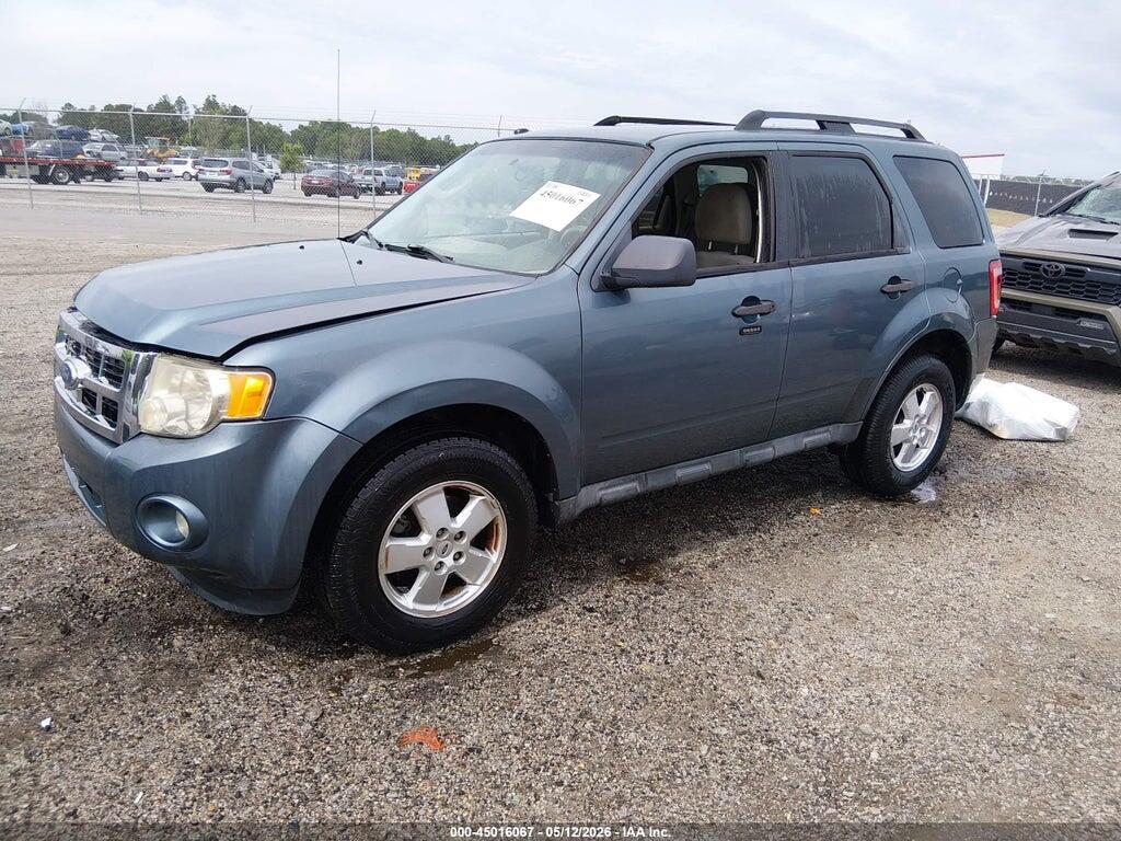 1FMCU0DG8BKB85426 2011 FORD ESCAPE photo no. 2