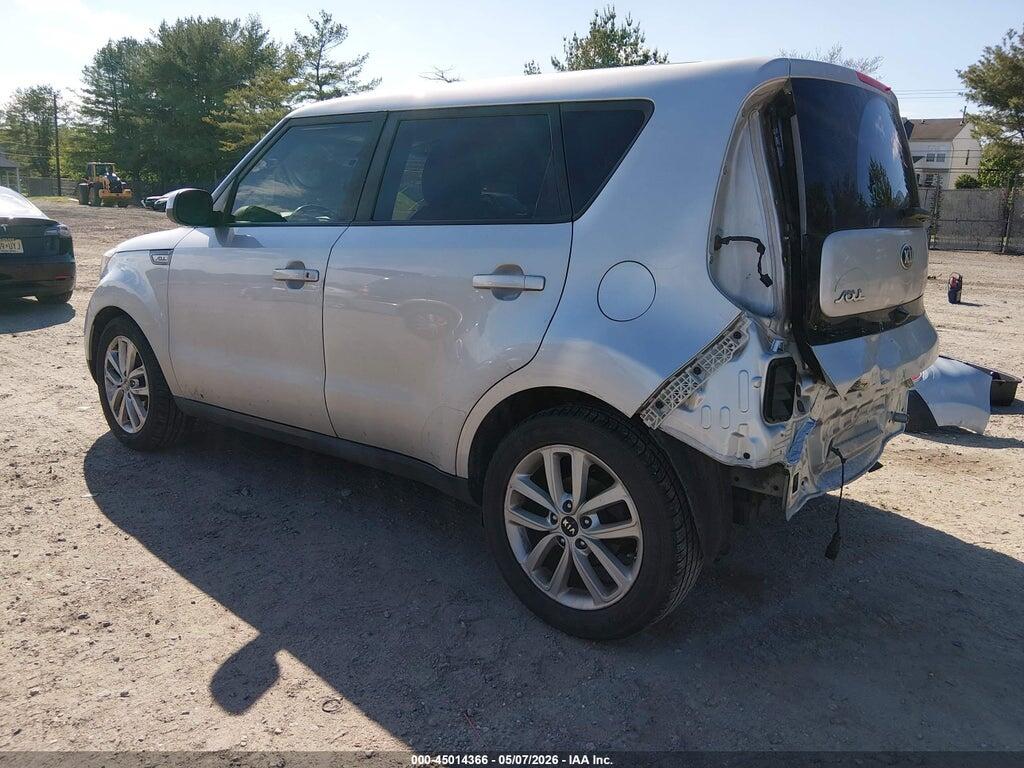 KNDJP3A57J7510639 2018 KIA SOUL photo no. 3
