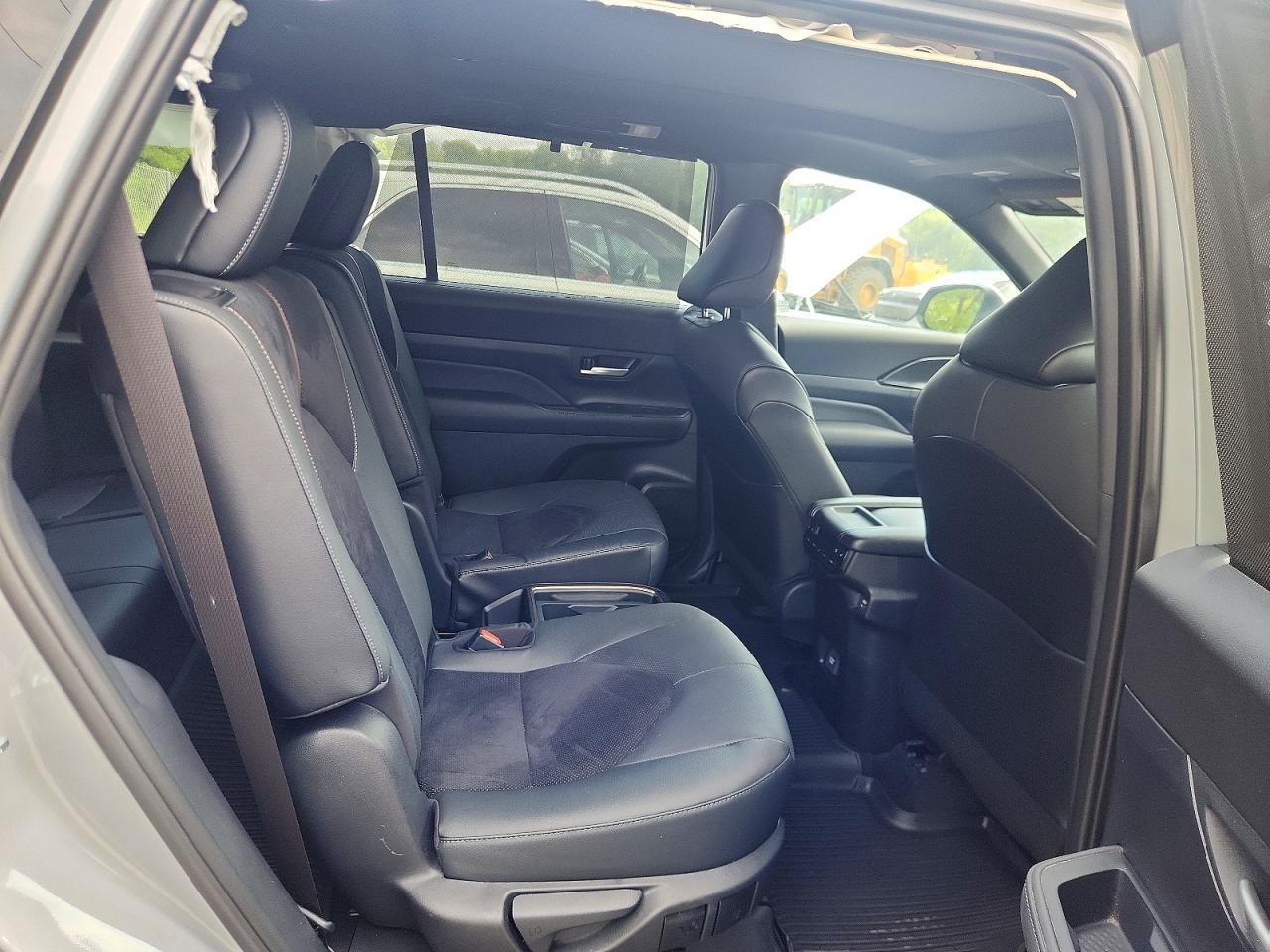2026 TOYOTA GRAND HIGHLANDER HYBRID MAX PLATINUM — Фото 11 из 13
