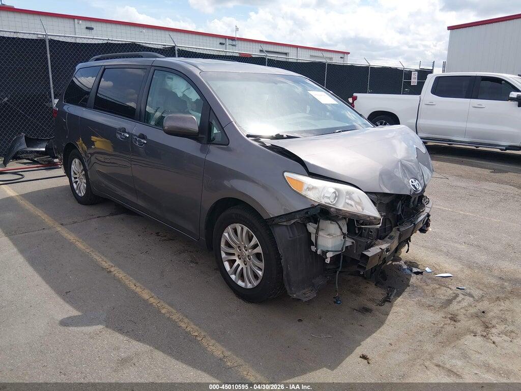5TDYZ3DC8HS815585 2017 TOYOTA SIENNA photo no. 1