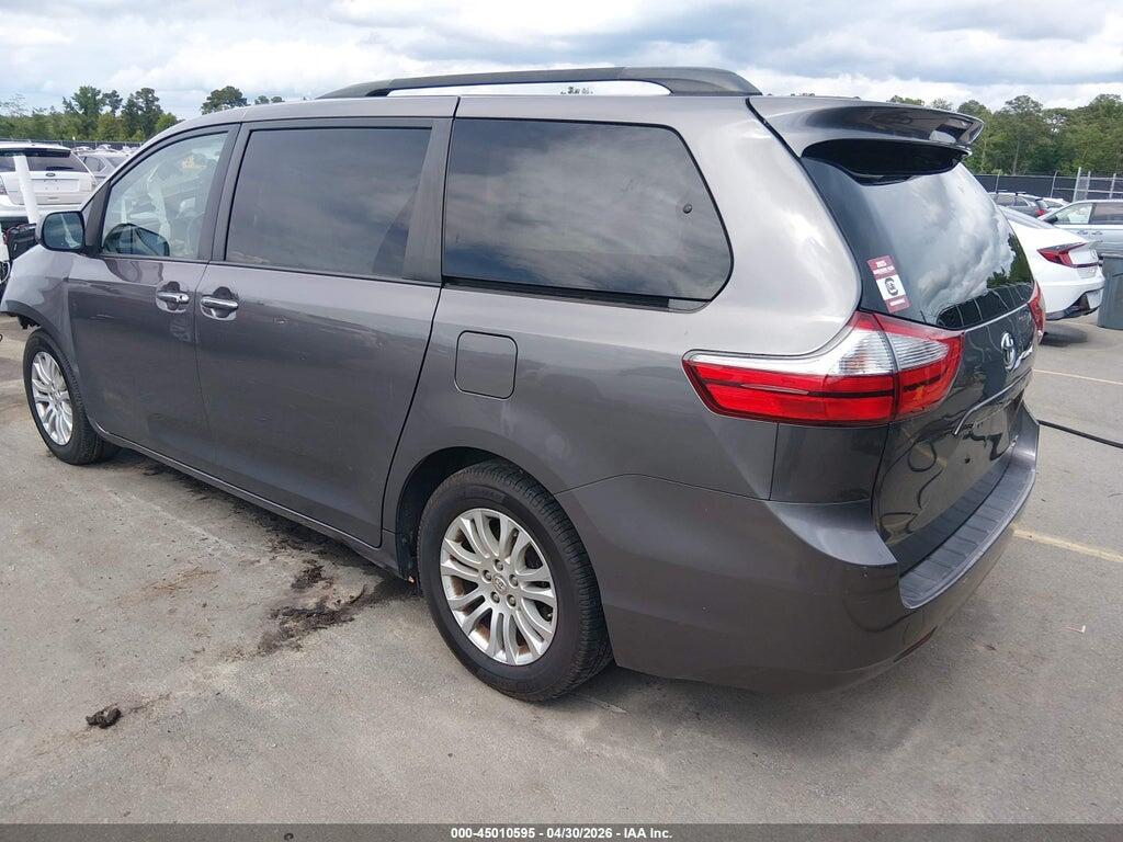 5TDYZ3DC8HS815585 2017 TOYOTA SIENNA photo no. 3