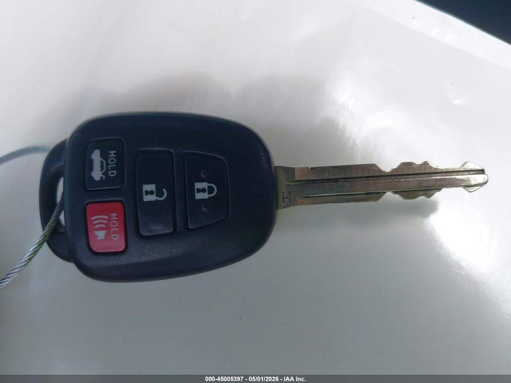 2T1BURHE8HC755951 2017 TOYOTA COROLLA photo no. 11