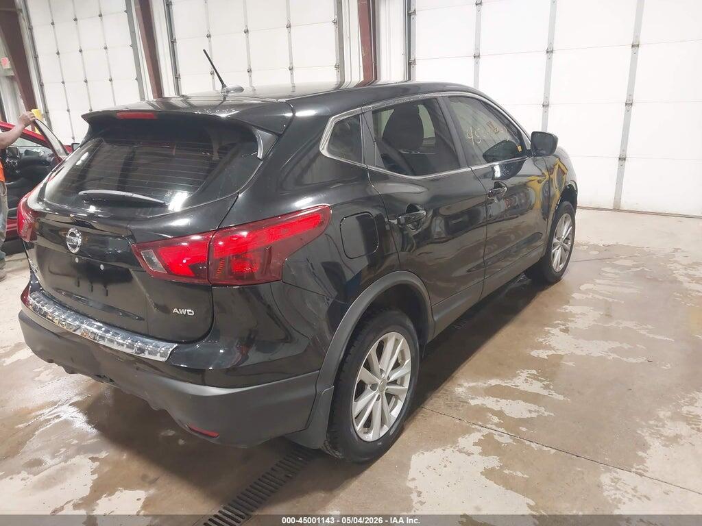 JN1BJ1CR0HW127722 2017 NISSAN ROGUE SPORT photo no. 4