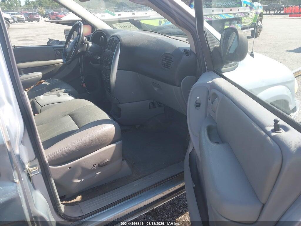2C4GP54LX5R233229 2005 CHRYSLER TOWN & COUNTRY photo no. 5