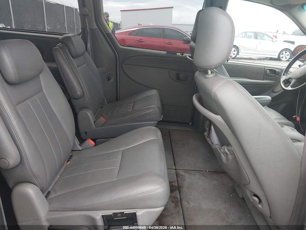 2C4GP54LX5R233229 2005 CHRYSLER TOWN & COUNTRY photo no. 8