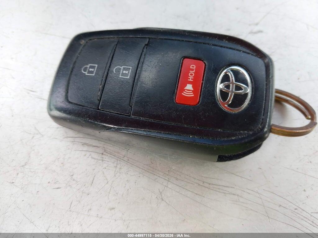7MUCAABG1NV038048 2022 TOYOTA COROLLA CROSS photo no. 11