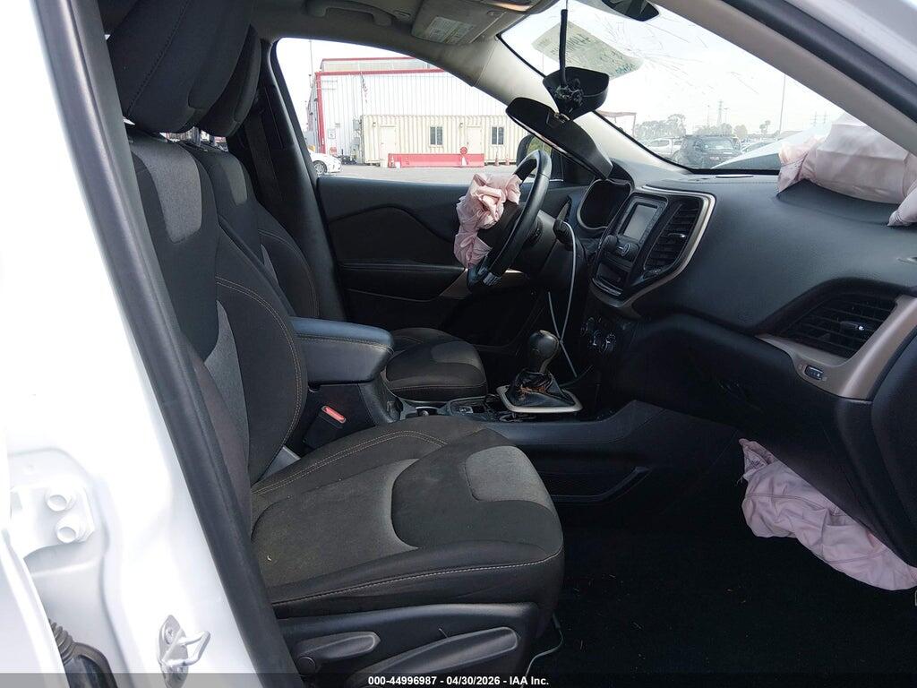 1C4PJLCB6JD533703 2018 JEEP CHEROKEE photo no. 5