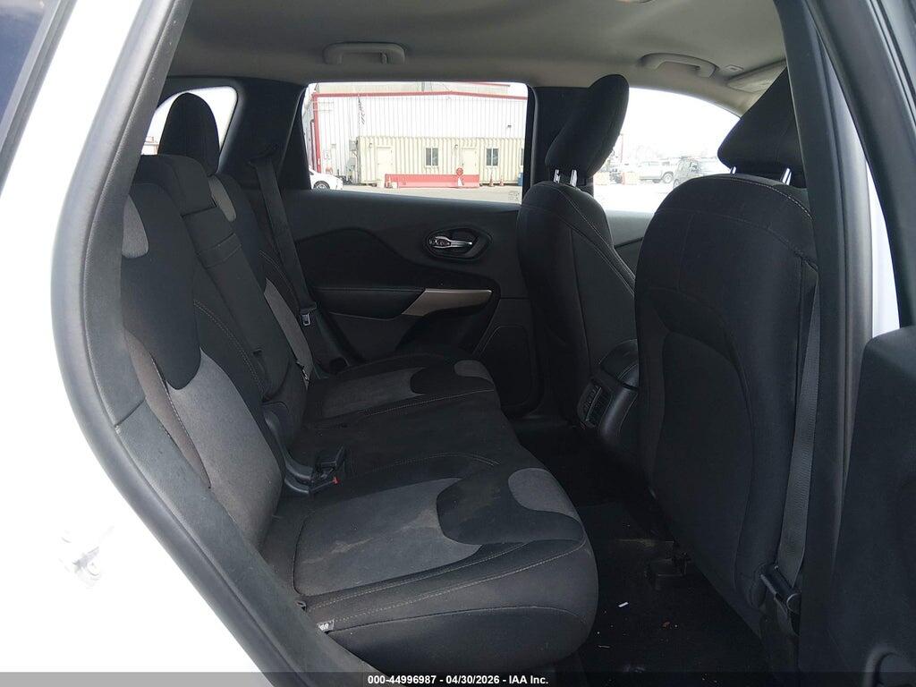 1C4PJLCB6JD533703 2018 JEEP CHEROKEE photo no. 8