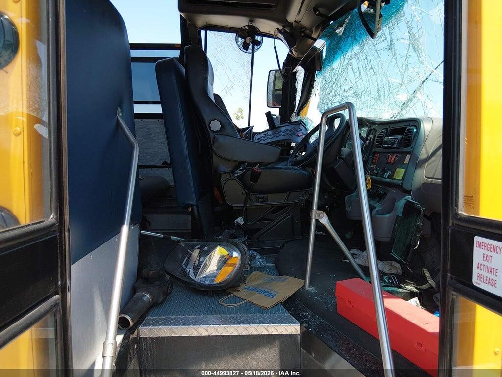 4UZABRFA8MCMP0361 2021 FREIGHTLINER CHASSIS photo no. 5
