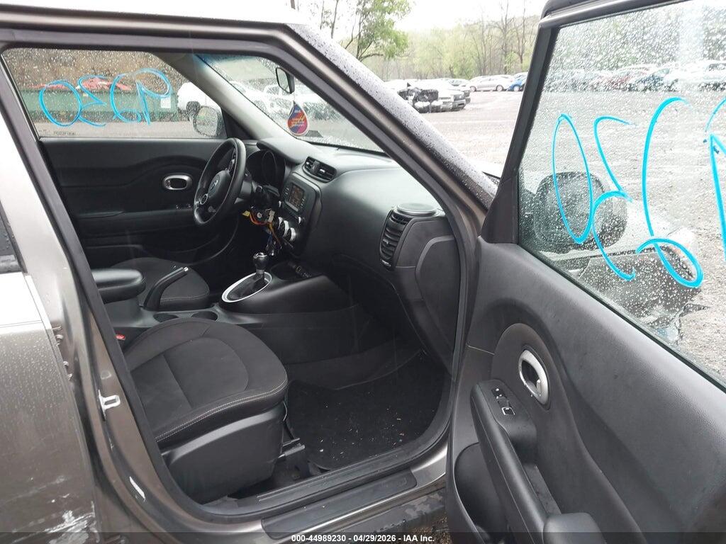 KNDJN2A28H7491812 2017 KIA SOUL photo no. 5
