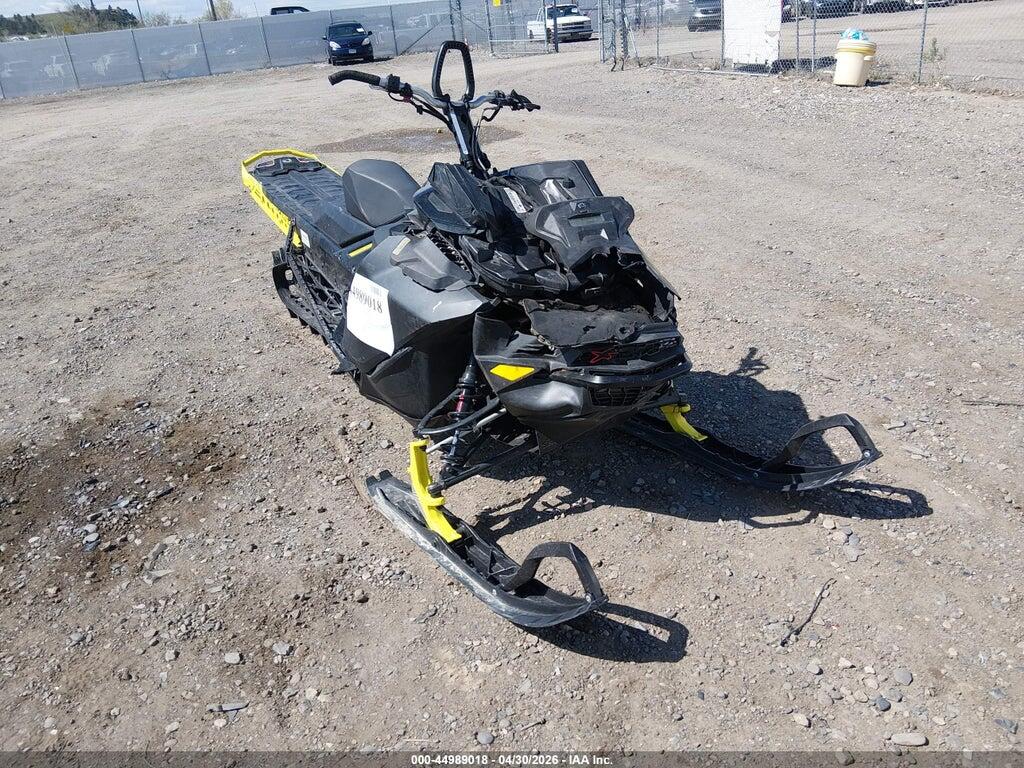 2BPSTMHD1HV000385 2017 SKI-DOO SUMMIT 850 SP photo no. 1