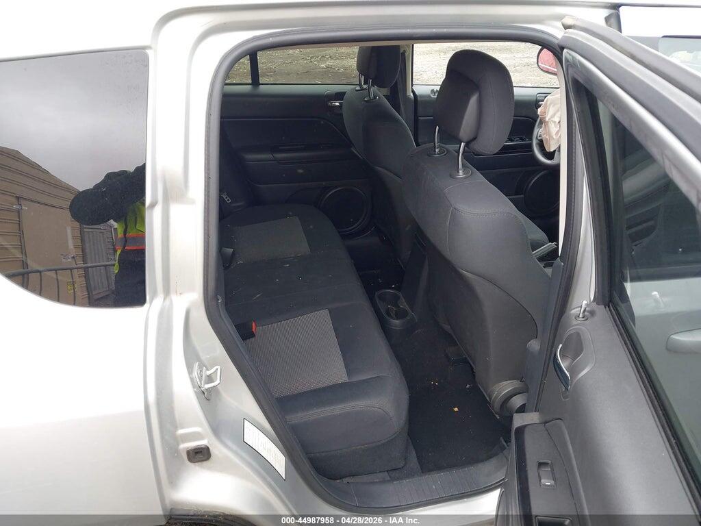 1J4NT1FB7BD150530 2011 JEEP COMPASS photo no. 8