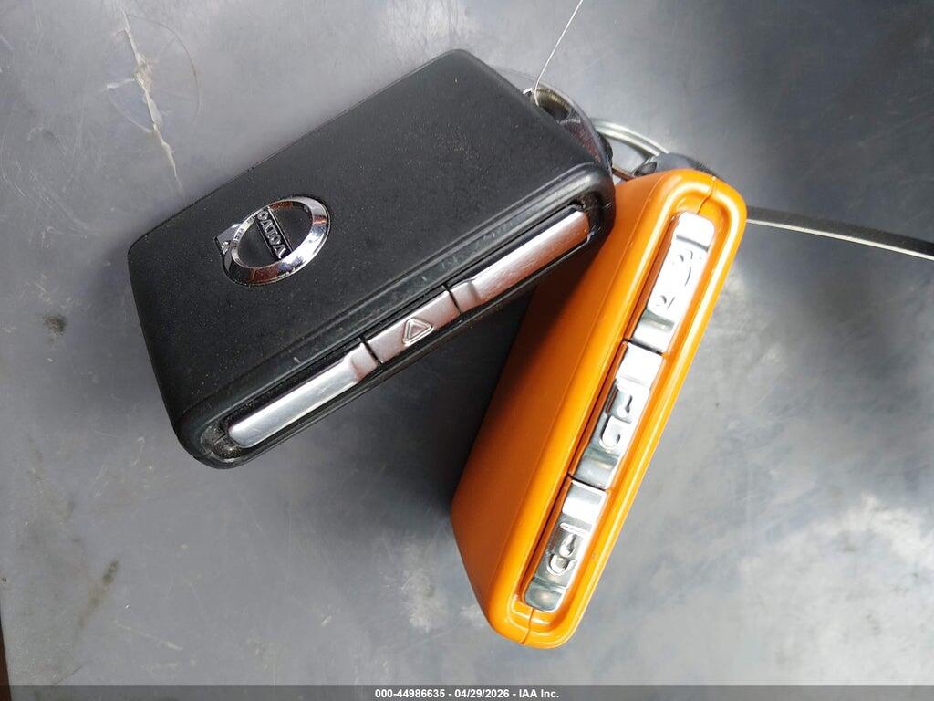 YV4H60DN6P1289510 2023 VOLVO XC60 RECHARGE PLUG-IN HYBRID photo no. 11