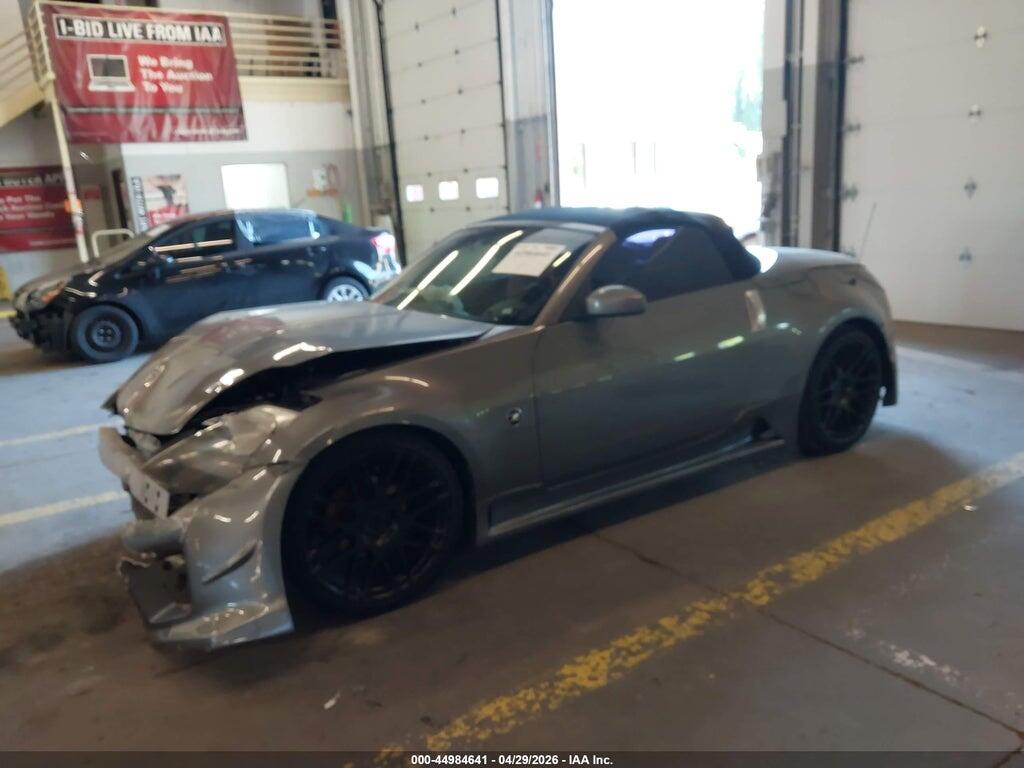 JN1AZ36A15M752241 2005 NISSAN 350Z photo no. 2
