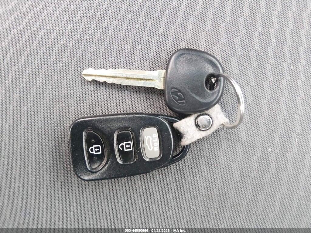 5NPDH4AE7GH736328 2016 HYUNDAI ELANTRA photo no. 11