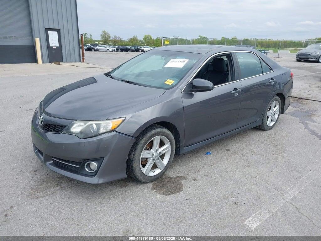 4T1BF1FK2EU329493 2014 TOYOTA CAMRY photo no. 2
