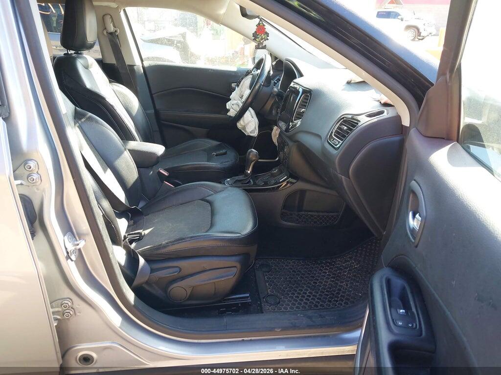 3C4NJDBB8KT734111 2019 JEEP COMPASS photo no. 5