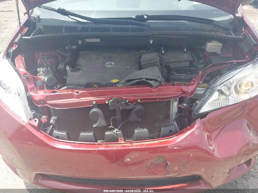 5TDZK3DC6BS147673 2011 TOYOTA SIENNA photo no. 10