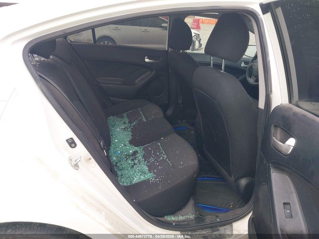 3KPFK4A75HE072564 2017 KIA FORTE photo no. 8