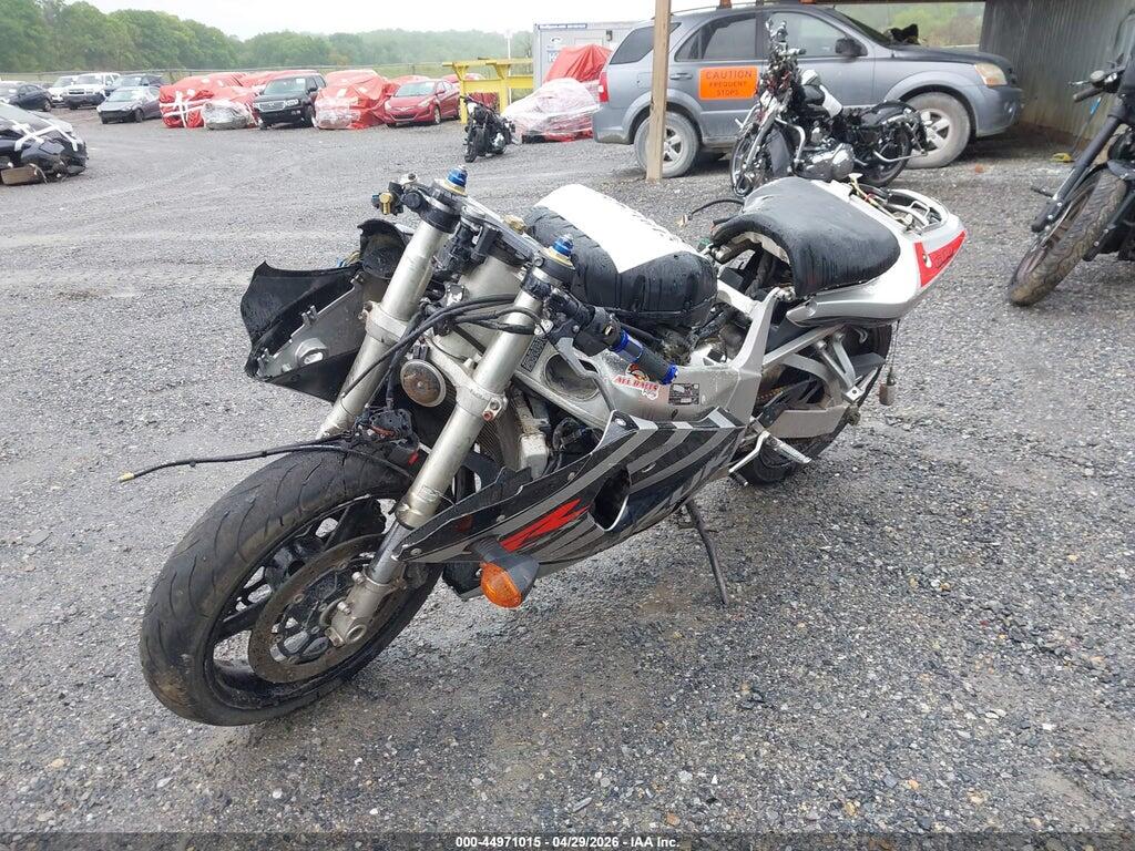 JS1GN7BA112103698 2001 SUZUKI GSX-R600 photo no. 2