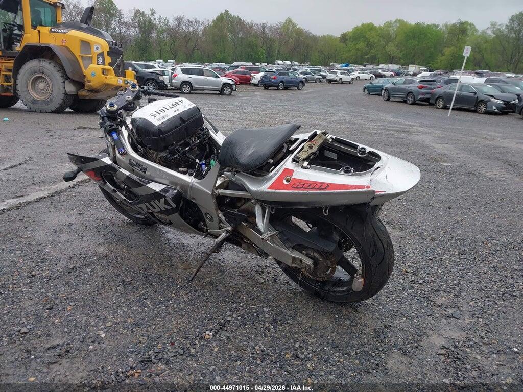 JS1GN7BA112103698 2001 SUZUKI GSX-R600 photo no. 3
