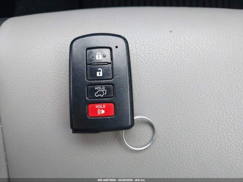 JTMDJREVXHD135238 2017 TOYOTA RAV4 HYBRID photo no. 11