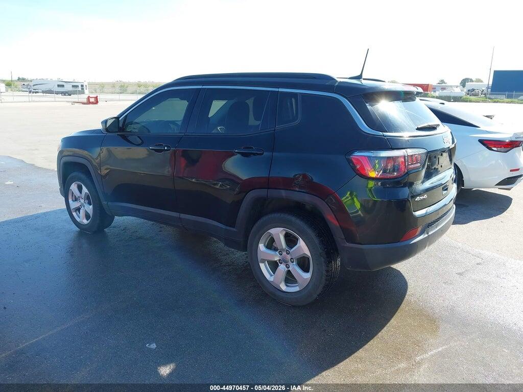 3C4NJDBB4JT299392 2018 JEEP COMPASS photo no. 3