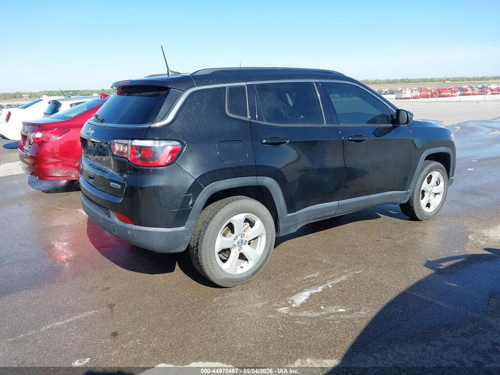 3C4NJDBB4JT299392 2018 JEEP COMPASS photo no. 4